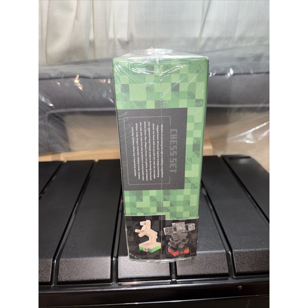 Minecraft Chess Set - Overworld Heroes vs Hostile Mobs (NEW SEALED IN BOX) - Picture 6 of 10
